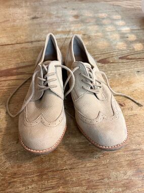 Gianna Bini Classic Women's Suede Wingtip Oxfords in Beige
